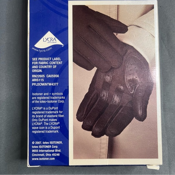 Isotoner Classics Gloves NEW BOX Leather Trim Oyster White Cosplay Costume Money - Picture 10 of 10